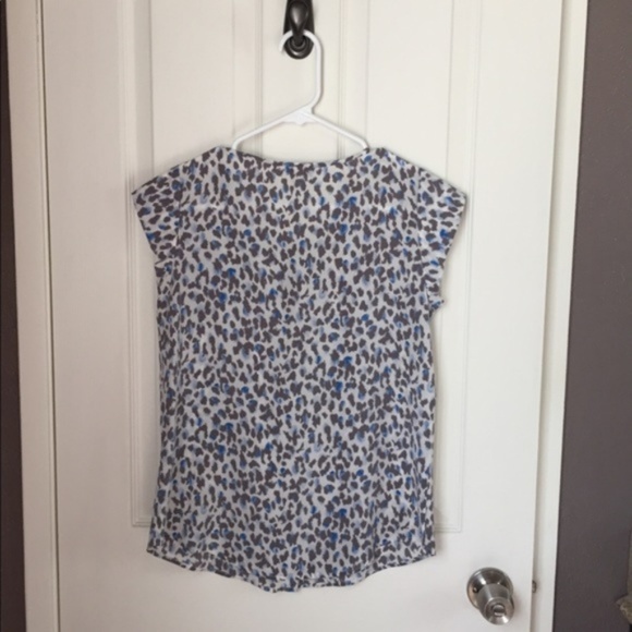 New Joie Iva 100% silk animal leopard cheetah cap sleeve button blouse top - Picture 4 of 8